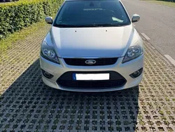 Silber Gebraucht 2011 Ford Focus Limousine | 2.500 € (Superpreis)