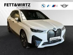 Weiss Gebraucht 2024 BMW iX Sport Line SUV | 75.800 € (Etwas zu teuer)