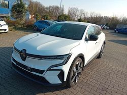 Arktisweiss Gebraucht 2022 Renault Mégane Techno Limousine | 25.950 € (Fairer Preis)