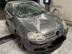 Grau Gebraucht 2004 VW Golf V Limousine | 2.300 € (Guter Preis)