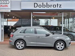 Grau Gebraucht 2020 Audi Q5 Design SUV | 36.900 € (Fairer Preis)
