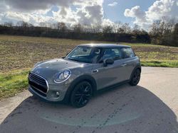Grau Gebraucht 2017 Mini ONE Kleinwagen | 12.800 € (Etwas zu teuer)