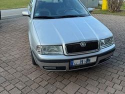Silber Gebraucht 2002 Skoda Octavia Comfort Kombi | 1.500 € (Fairer Preis)