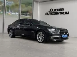 Grau Gebraucht 2015 BMW 750L Comfort Edition Limousine | 25.490 € (Fairer Preis)
