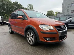 Rot Gebraucht 2010 VW Touran Cross Van / Kleinbus | 5.490 € (Superpreis)