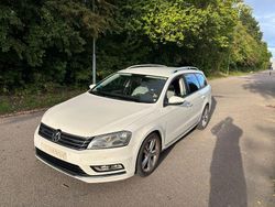 Weiß Gebraucht 2014 VW Passat R-line BlueMotion Kombi | 4.700 € (Superpreis)
