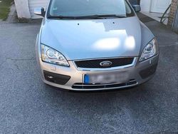 Grau Gebraucht 2005 Ford Focus Limousine | 3.200 € (Fairer Preis)