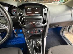 Silber Gebraucht 2015 Ford Focus Kombi | 4.300 €