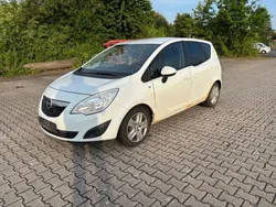 Weiß Gebraucht 2012 Opel Meriva Design Edition Van / Kleinbus | 1.500 € (Guter Preis)