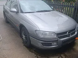 Silber Gebraucht 1995 Opel Omega Limousine | 1.100 €