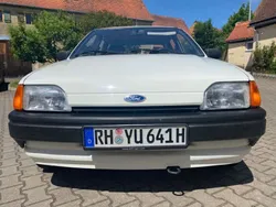 Weiß Gebraucht 1989 Ford Fiesta Kleinwagen | 3.000 €