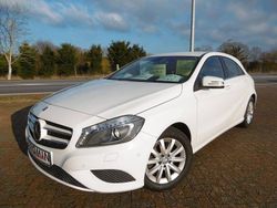 Weiß Gebraucht 2015 Mercedes A180 Limousine | 15.850 € (Fairer Preis)