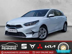 Weiss Neu 2025 Kia Ceed 2 Limousine | 23.350 € (Fairer Preis)