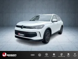 Pure white Gebraucht 2024 VW Tiguan Life SUV | 37.970 € (Fairer Preis)