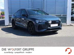 Plasmablau metallic Gebraucht 2021 Audi e-tron S-Line SUV | 49.990 €