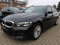 Schwarz Gebraucht 2021 BMW 318 Advantage Kombi | 21.790 € (Teuer)
