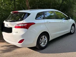 Weiß Gebraucht 2016 Hyundai i30 Passion Limousine | 7.000 € (Superpreis)