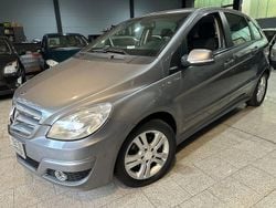 Grau Gebraucht 2008 Mercedes B200 Van / Kleinbus | 2.790 € (Fairer Preis)