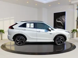 Weiss metallic m Gebraucht 2022 Mitsubishi Eclipse Cross Plus SUV | 29.370 € (Teuer)