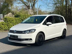 Weiß Gebraucht 2017 VW Touran Sound Van / Kleinbus | 8.990 € (Fairer Preis)