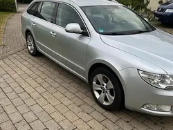 Grau Gebraucht 2010 Skoda Superb Kombi | 7.200 € (Teuer)