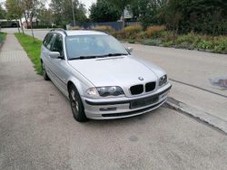 Grau Gebraucht 2001 BMW 320 Kombi | 750 € (Superpreis)