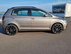 Beige Gebraucht 2009 VW Golf Plus Cross Comfortline Van / Kleinbus | 8.600 € (Etwas zu teuer)