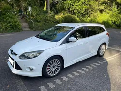 Weiß Gebraucht 2012 Ford Focus Titanium Kombi | 4.700 €