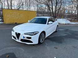 Weiß Gebraucht 2016 Alfa Romeo Giulia Limousine | 15.199 € (Fairer Preis)