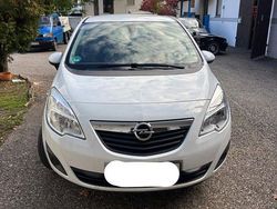 Weiß Gebraucht 2011 Opel Meriva Selection Van / Kleinbus | 4.550 € (Fairer Preis)