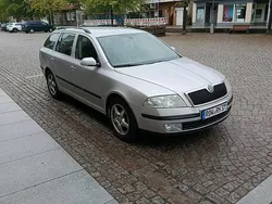 Grau Gebraucht 2008 Skoda Octavia Kombi | 2.000 € (Teuer)
