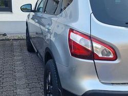 Grau Gebraucht 2011 Nissan Qashqai Acenta SUV | 5.500 € (Teuer)