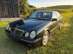 Grün Gebraucht 2000 Mercedes E240 Limousine | 4.200 €