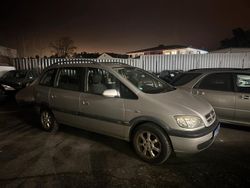 Silber Gebraucht 2005 Opel Zafira Van / Kleinbus | 1.199 €