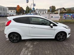 Weiß Gebraucht 2013 Ford Fiesta ST-Line Kleinwagen | 4.900 € (Fairer Preis)