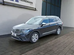 Deep black perleffekt Gebraucht 2024 VW Tiguan Allspace Life SUV | 35.950 € (Fairer Preis)