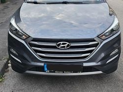 Grau Gebraucht 2015 Hyundai Tucson Style SUV | 16.500 € (Fairer Preis)