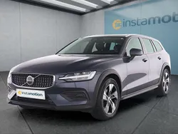 Blau Gebraucht 2023 Volvo V60 Kombi | 40.449 € (Etwas zu teuer)