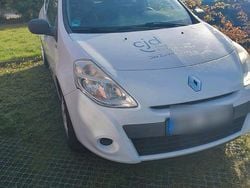 Weiß Gebraucht 2012 Renault Alaskan Abholung | 3.000 €