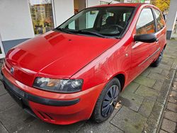 Rot Gebraucht 2002 Fiat Punto Active Limousine | 1.975 € (Etwas zu teuer)