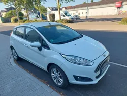 Weiß Gebraucht 2015 Ford Fiesta Ambiente Kleinwagen | 7.650 € (Fairer Preis)