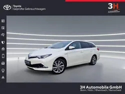 Weiß Gebraucht 2017 Toyota Auris Touring Sports Executive Kombi | 17.990 € (Etwas zu teuer)