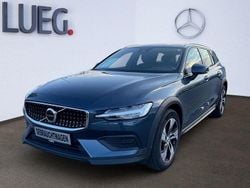 Blau Gebraucht 2023 Volvo V60 CC Kombi | 37.800 € (Fairer Preis)