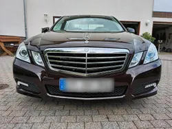 Braun Gebraucht 2009 Mercedes E350 Limousine | 14.750 € (Teuer)