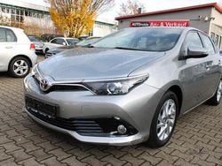 Grau Gebraucht 2016 Toyota Auris Limousine | 8.990 € (Superpreis)