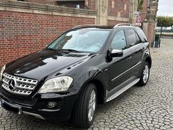 Schwarz Gebraucht 2010 Mercedes ML300 SUV | 12.999 € (Teuer)
