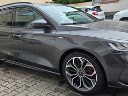 Grau Gebraucht 2022 Ford Focus ST-Line Kombi | 14.950 € (Fairer Preis)