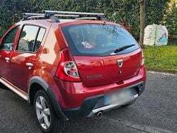 Rot Gebraucht 2011 Dacia Sandero Stepway Limousine | 2.500 €