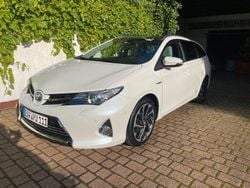 Weiß Gebraucht 2013 Toyota Auris Touring Sports Executive Kombi | 9.400 € (Fairer Preis)