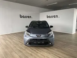 Celestite grey metallic/ dach Neu 2024 Toyota Aygo Team Kleinwagen | 18.500 €
